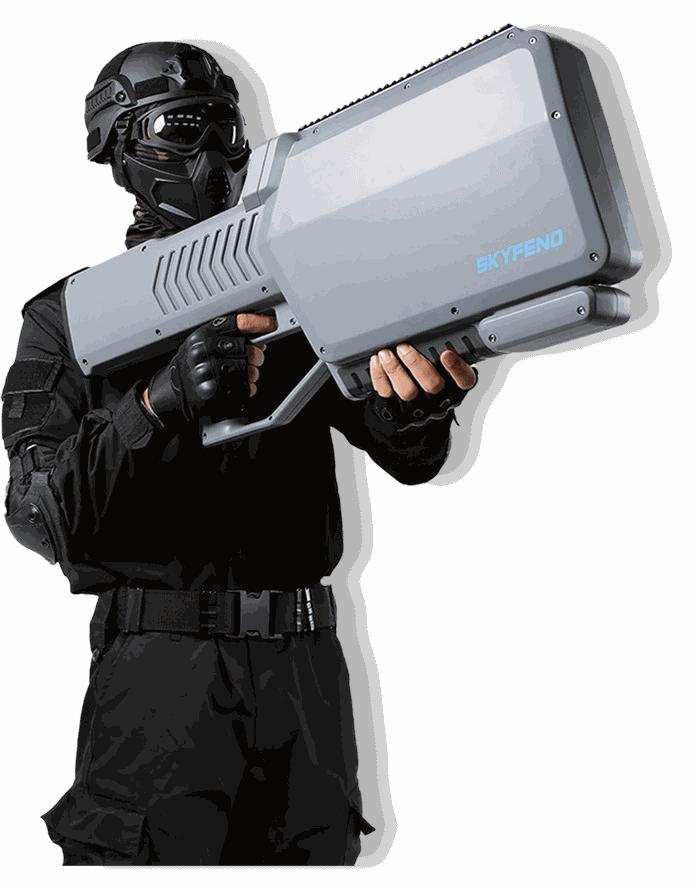 Operatore con il dispositivo anti-drone portatile Hunter